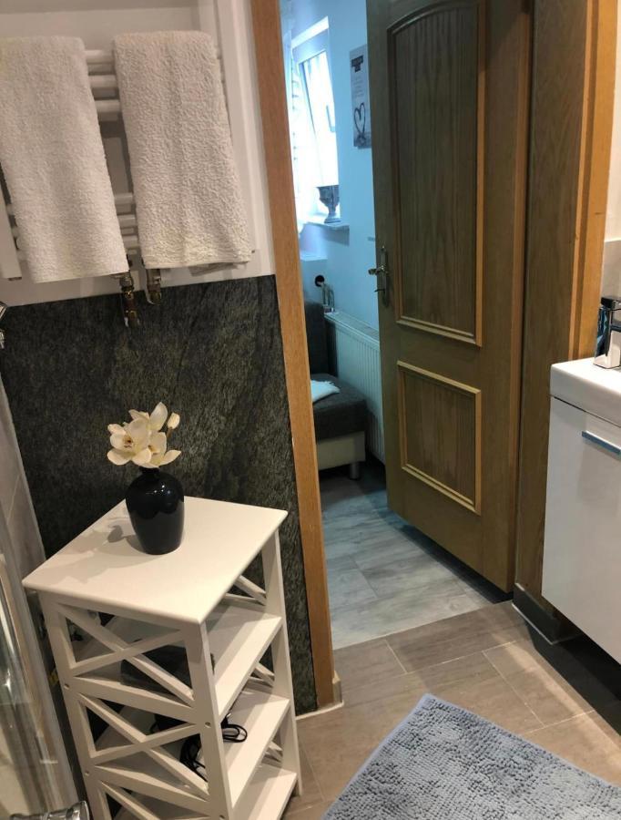 Kleine Gemuetliche Einliegerwohnung Mit Garten Und Pool Nordstemmen Bagian luar foto